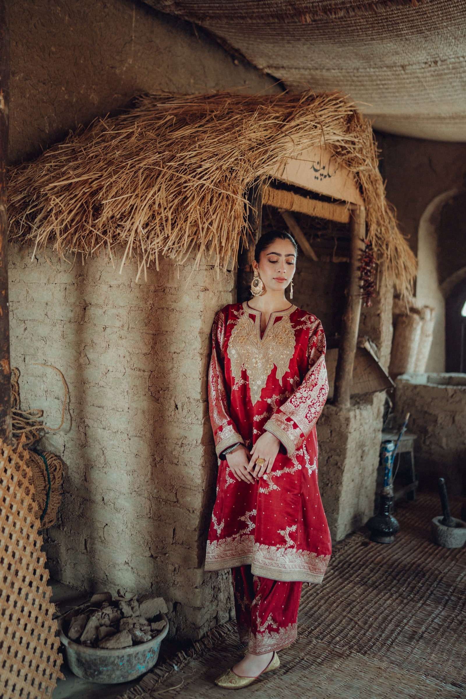 Woven Silk Zari Phiran Set